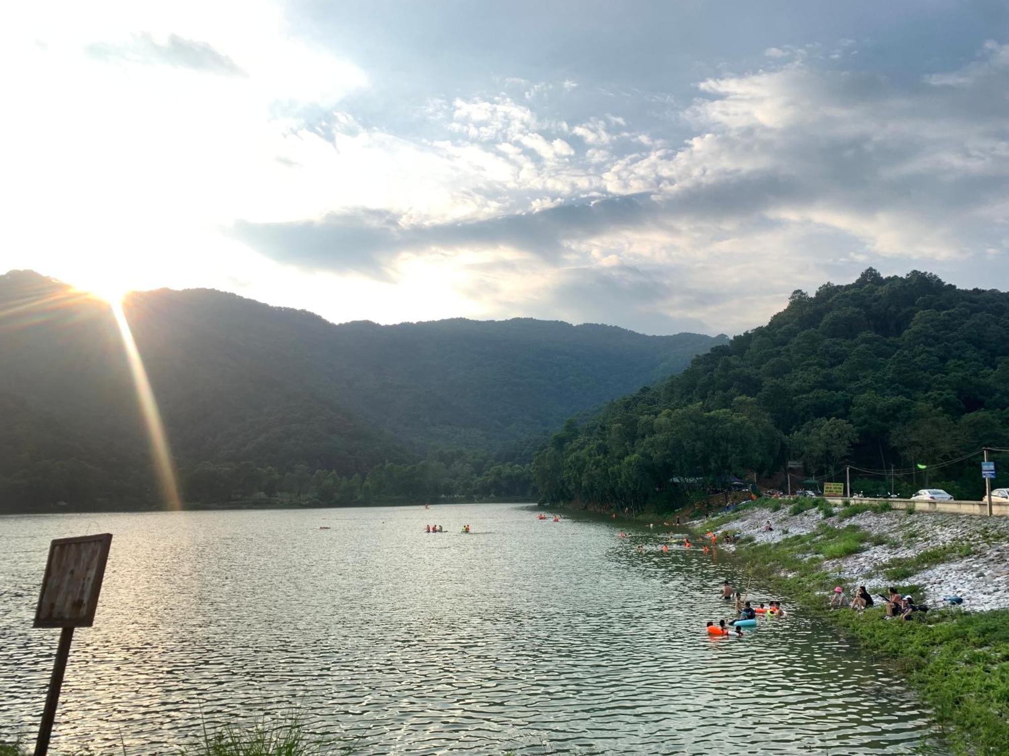 Chu Thien Homestay And Camping Ханой Екстер'єр фото
